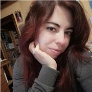 Diplomata in lingue impartisce lezioni di materie umanistiche